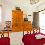 Traditional Villa Eucharis With Swimming Pool