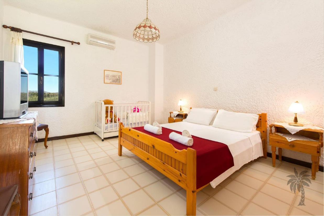 Traditional Eucharis With Swimming Pool Villa